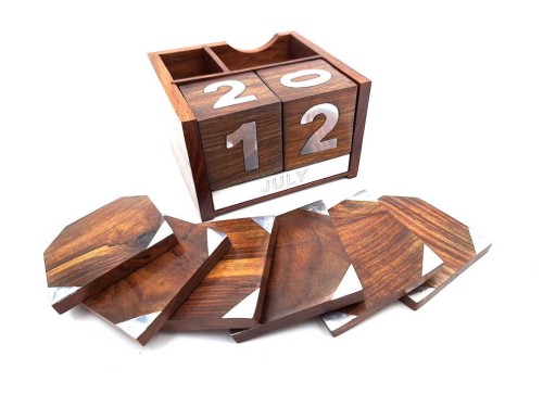 Drewniany kalendarz wieczysty 11,4 x 11,4 x 7 cm