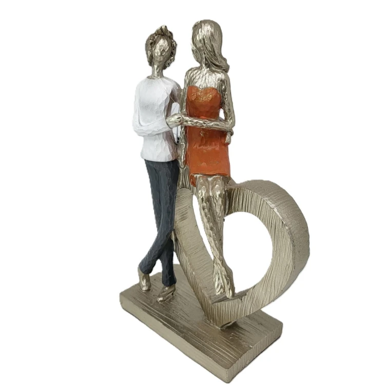 FIGURKA PARA ZAKOCHANYCH Z SERCEM 23CM