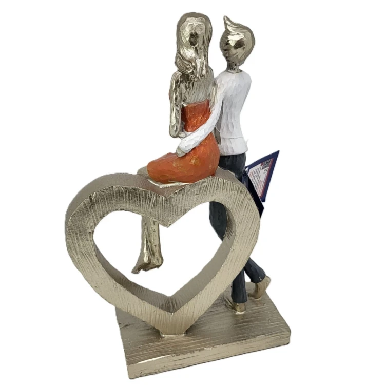 FIGURKA PARA ZAKOCHANYCH Z SERCEM 23CM