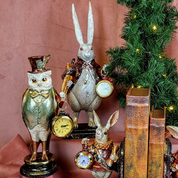 FIGURKA KRÓLIK Z ZEGARKIEM PIERROT