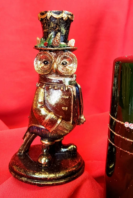 FIGURKA SOWA W KAPELUSZU PIERROT