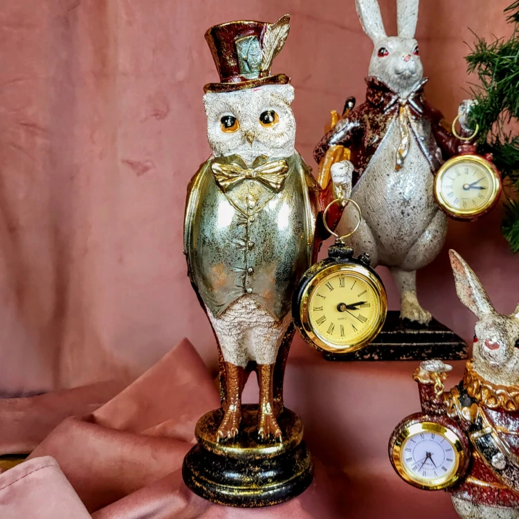 FIGURKA SOWA W KAPELUSZU PIERROT