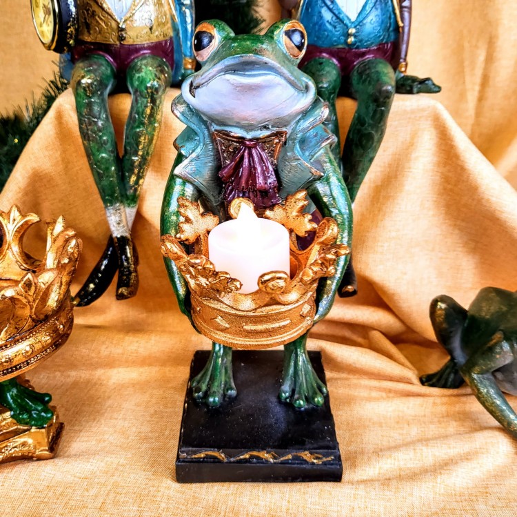 FIGURKA ŻABA Z KORONĄ ŚWIECZNIK PIERROT