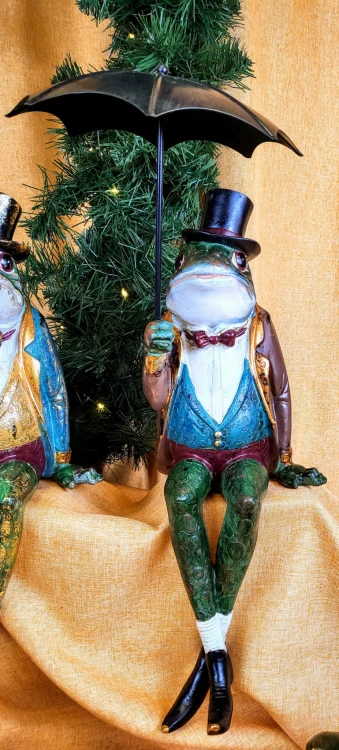 FIGURKA ŻABA SIEDZĄCA Z PARASOLEM PIERROT
