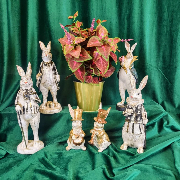 FIGURKA KRÓLIK Z LASKĄ PIERROT