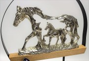 FIGURKA RZEŹBA KONIE METAL+DREWNO 43X34,5X7