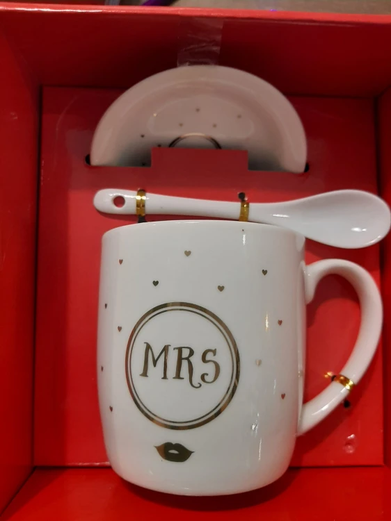 PREZENT KUBEK Z NAPISEM "MRS" PLUS ŁYŻECZKA 2 WZORY