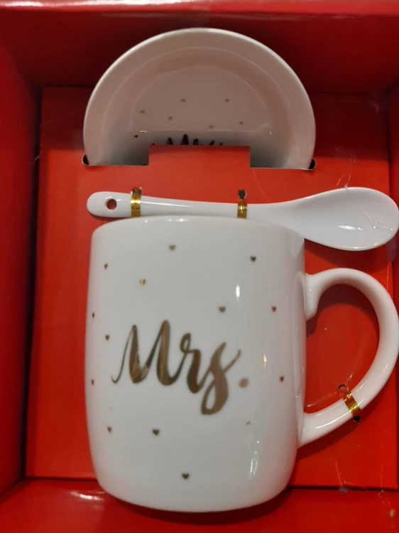 PREZENT KUBEK Z NAPISEM "MRS" PLUS ŁYŻECZKA 2 WZORY