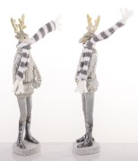 FIGURKA JELEŃ W SZALIKU MIX 2 WZORY 22cm