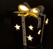 FIGURKA PREZENT CERAMICZNY LED 9,5x7,5x7,5cm