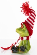 ŚWIĄTECZNA FIGURKA ŻABA W CZAPCE I SZALIKU 14CM