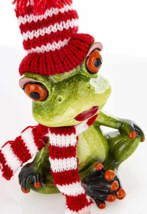 ŚWIĄTECZNA FIGURKA ŻABA W CZAPCE I SZALIKU 14CM