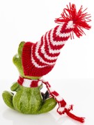 ŚWIĄTECZNA FIGURKA ŻABA W CZAPCE I SZALIKU 14CM