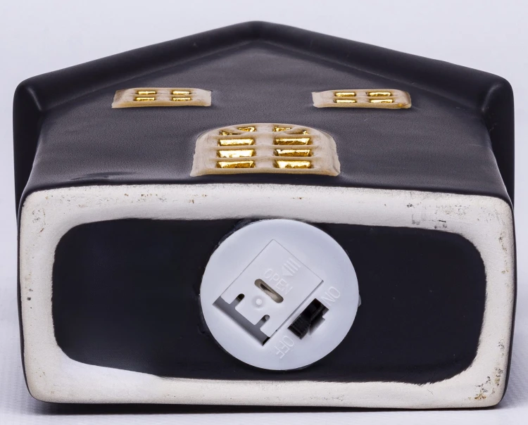 FIGURKA DOMEK LED CZARNO ZŁOTY 19x12x6,5 cm