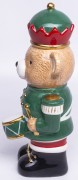 FIGURKA MIŚ NIEDŹWIADEK W MUNDURZE Z BĘBNEM 22CM