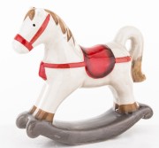 FIGURKA CERAMICZNA KOŃ NA BIEGUNACH 14x15x4,5