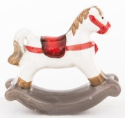 FIGURKA CERAMICZNA KOŃ NA BIEGUNACH 8,5x9x3