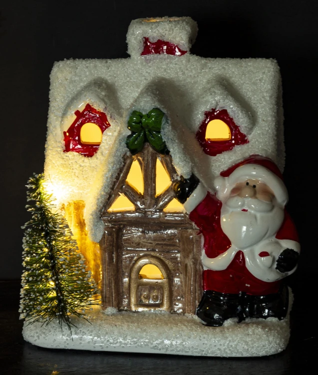 FIGURKA DOMEK LED 12,5x11x9