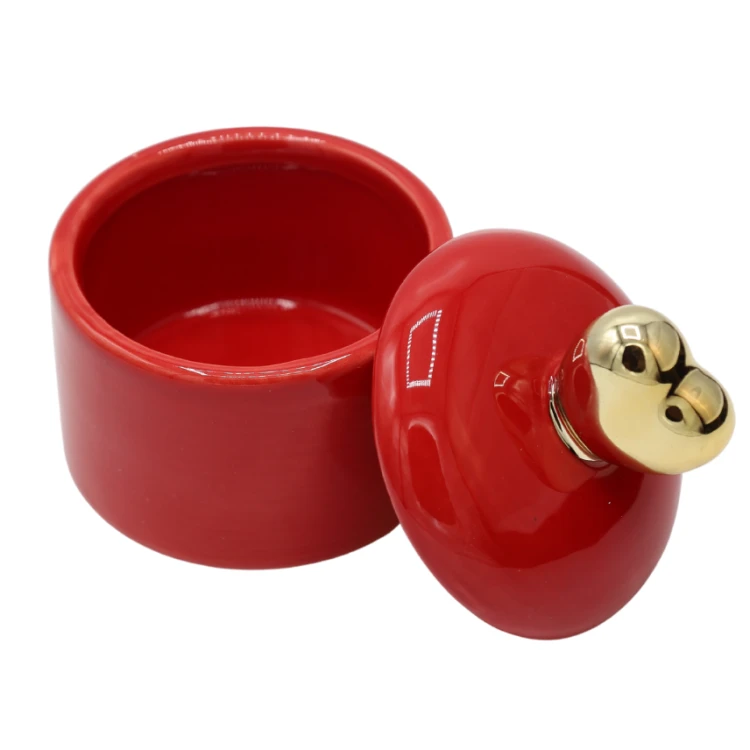 PUZDERKO CERAMICZNE CZERWONE ZE ZŁOTYM SERCEM 8,2x9,8 cm