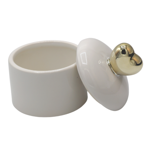 PUZDERKO CERAMICZNE BIAŁE ZE ZŁOTYM SERCEM  8,2x8,2x9,8 cm