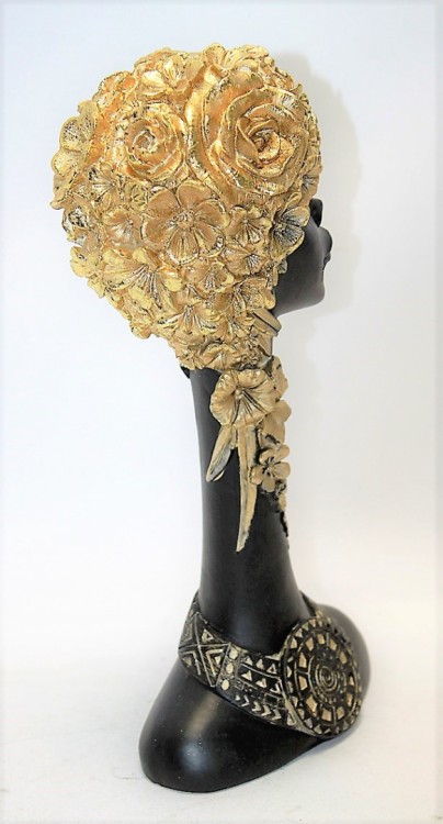 FIGURKA AFROAMERYKANKA AFRYKANKA W KWIATACH 30CM