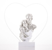 FIGURKA FAMILY RODZINA 2+1 W METALOWYM SERCU 29x28x6,5