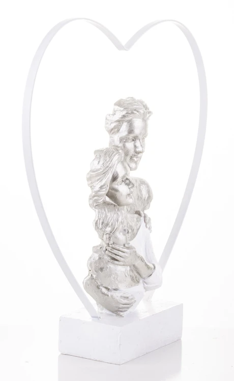 FIGURKA RODZICE Z DZIECKIEM NA RĘKU W METALOWYM SERCU 29x28x6,5