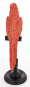 FIGURKA PAPUGA CZERWONA NA PODSTAWIE 30,5CM