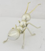 FIGURKA MRÓWKA ZŁOTA 18x6x7CM