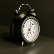 ZEGAR RETRO BUDZIK GŁOŚNY ALARM PODŚWIETLENIE LED