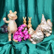 FIGURKA ŻABKA ŻABA Z LATARENKĄ ZŁOTA 32,5CM