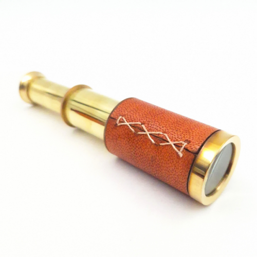 Mini lunetka w skórzanym etui