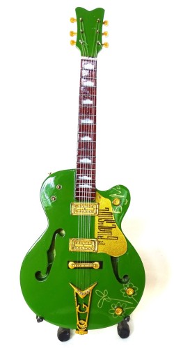 FIGURKA Mini gitara w stylu U2 - Bono - Irish Falcon