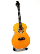 FIGURKA Mini gitara klasyczna