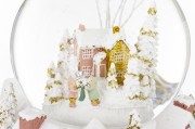 SZKLANA KULA ŚNIEŻNA Z POZYTYWKĄ 16CM ZIMOWE MIASTECZKO
