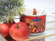 KUBEK Z ŁYŻECZKĄ ŚWIĄTECZNY W PUDEŁKU MISIE 320ML