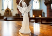 FIGURKA CERAMICZNA ANIOŁ LED – WYSOKOŚĆ 23,6 CM