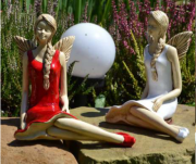 FIGURKA ANIOŁ SIEDZĄCY Z WARKOCZEM 25CM biały HAND MADE