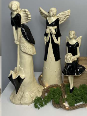 FIGURKA ANIOŁ STOJĄCY Z SERCEM CZARNY 37CM HAND MADE