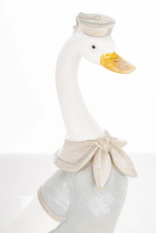 Figurka Gęś w Eleganckim Kubraczku – Wiosenna Ozdoba Domu