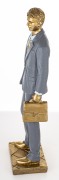 FIGURKA MĘŻCZYZNA BIZNESMEN ELEGANCKI PREZENT 25x7CM