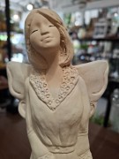 FIGURKA GIPSOWA ANIOŁ Z PIESKIEM 35CM