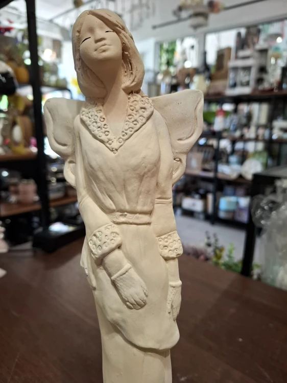 FIGURKA GIPSOWA ANIOŁ Z PIESKIEM 35CM