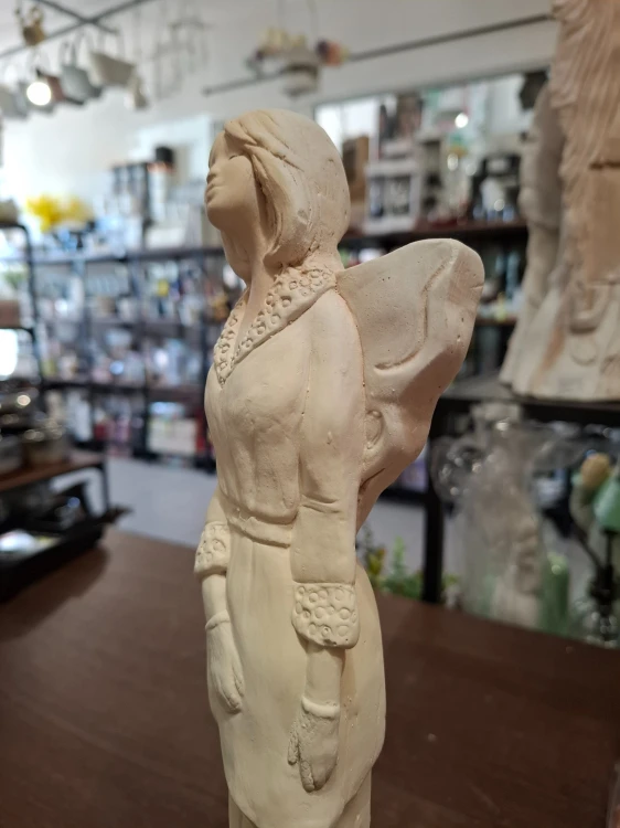 FIGURKA GIPSOWA ANIOŁ Z PIESKIEM 35CM