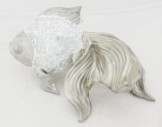 FIGURKA RYBA SREBRNA  12x21x11CM