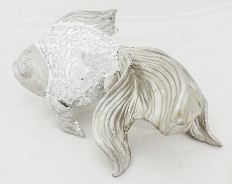 FIGURKA RYBA SREBRNA  12x21x11CM