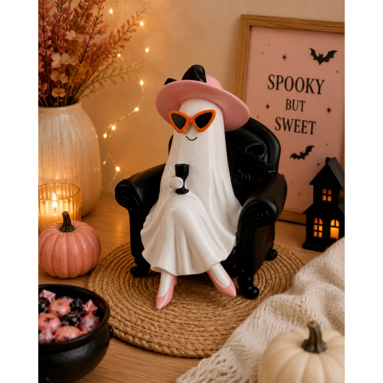 Figurka Halloween Elegancki Duszek na Fotelu 17x16,5x21,5 cm