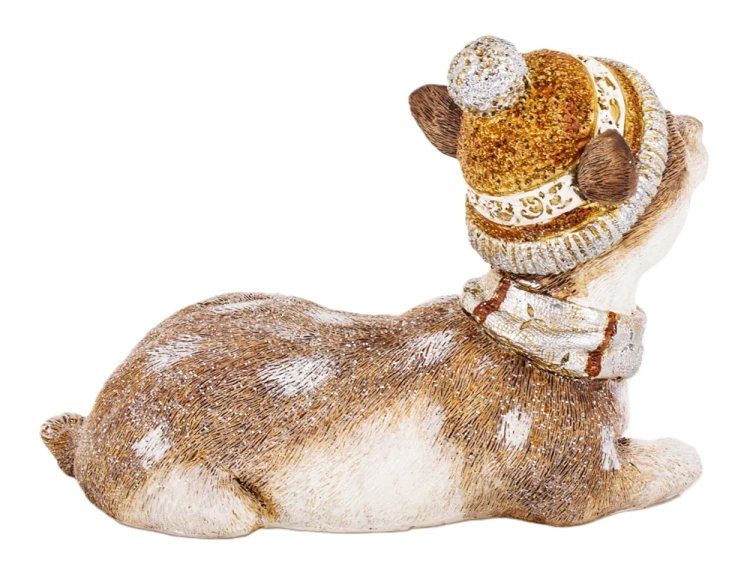 Urocza Figurka Zimowa Leżący Jelonek z Czapką – Dekoracja Świąteczna 17 cm