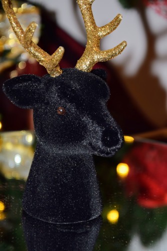 Figurka Głowa Renifera Welurowa Czarna Stojąca Złota 20 cm